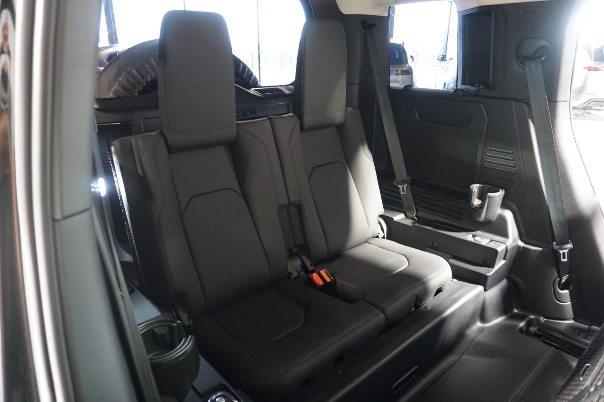 Land Rover Defender 110 3.0 D250 MHEV SE SUV 5dr Diesel Auto 4WD Euro 6 (s/s) (250 ps)